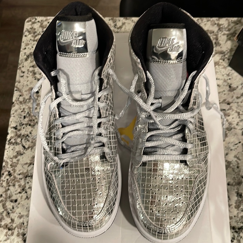 Nike air Jordan 1 Mid SE size women 9 Disco metallic silver